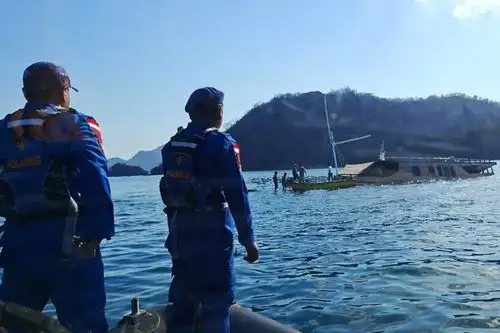Hantam Karang KM Yukai Karam di Labuan Bajo, 13 Wisatawan Tenggelam